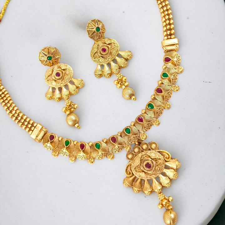 Antique Kundan and Pearl Necklace Set - Trendisia