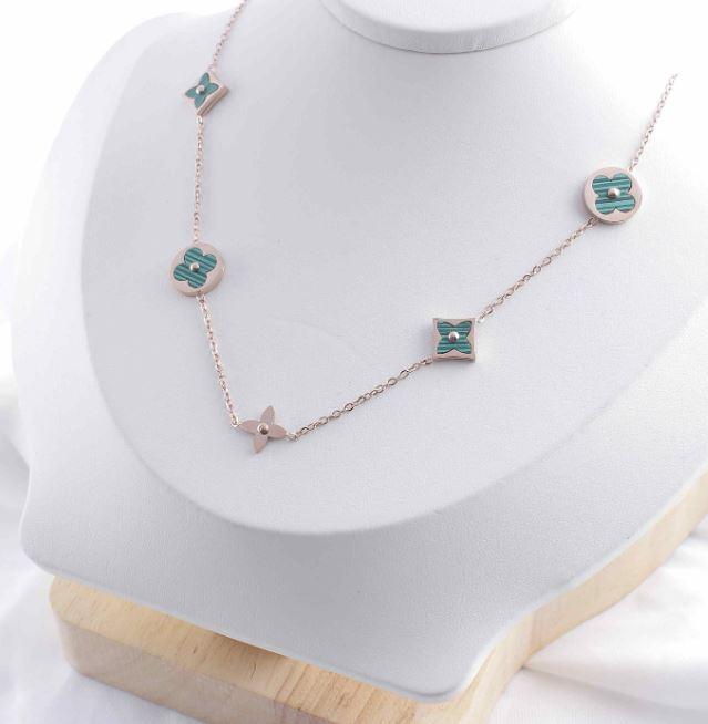 Stainless Steel Clover Shap Floral Pendent Necklace - STNK 5065 - Trendisia