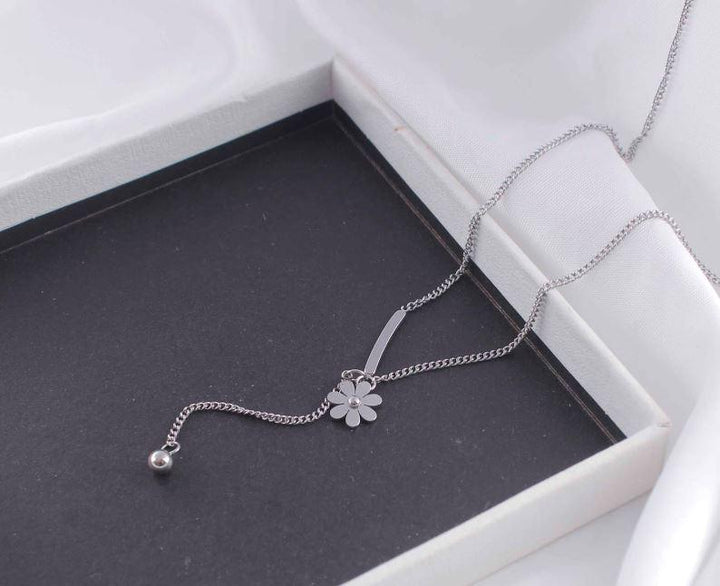 Stainless Steel Daisy Flower Pendent Necklace - STNK 5045 - Trendisia