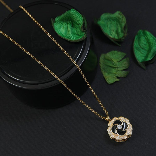 Stainless Steel Gold/Rosegold Plated Floral Spinning Pendent Necklace. SSNK 4304 - Trendisia