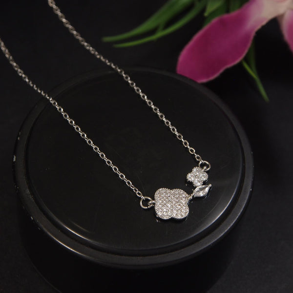 Stainless Steel Silver Clover Pendent Chain Necklace - STNK 4993 - Trendisia