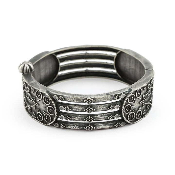 Silver Plated Tribal Oxidized Bangle Set of 1 - Trendisia